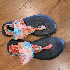 Sanuk multi color yoga mat slings size 10